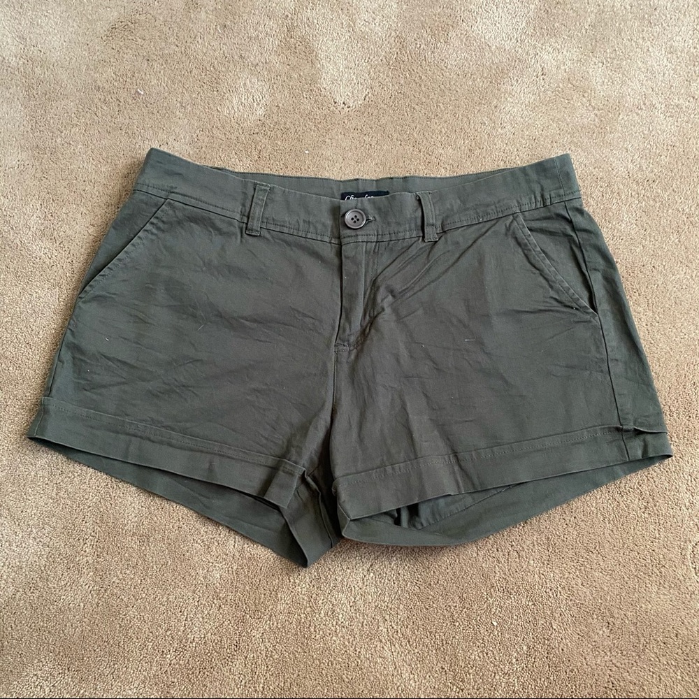 Olive green mid rise shorts